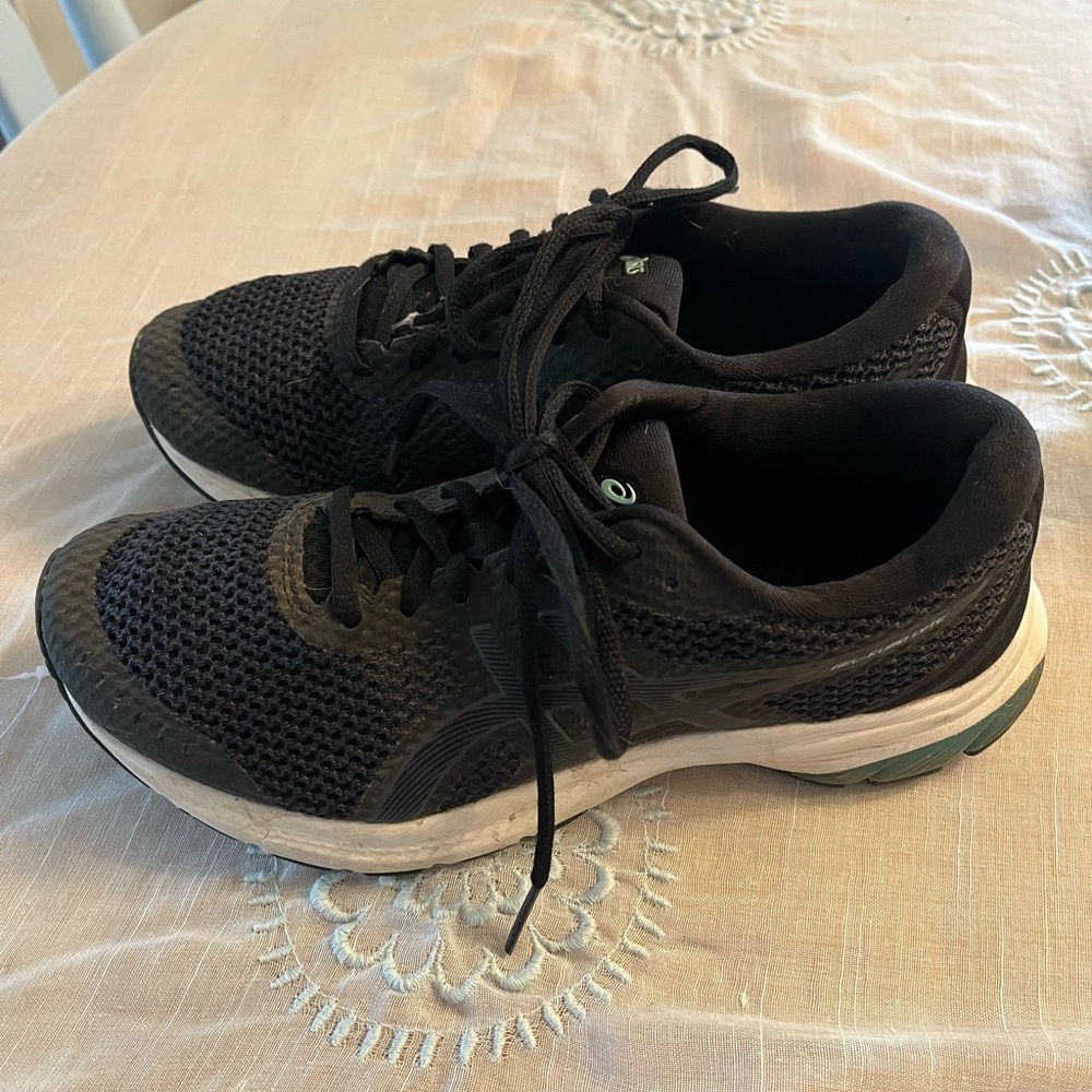 ASICS Women’s Black Lightweight Running Shoes